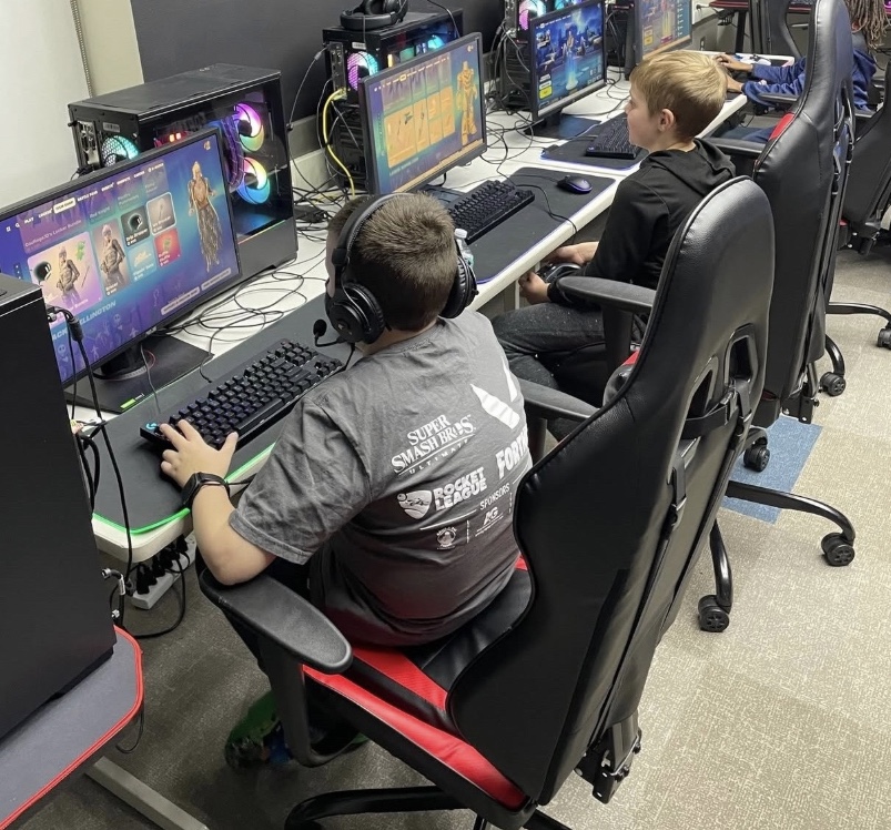 Structured esports learning environments